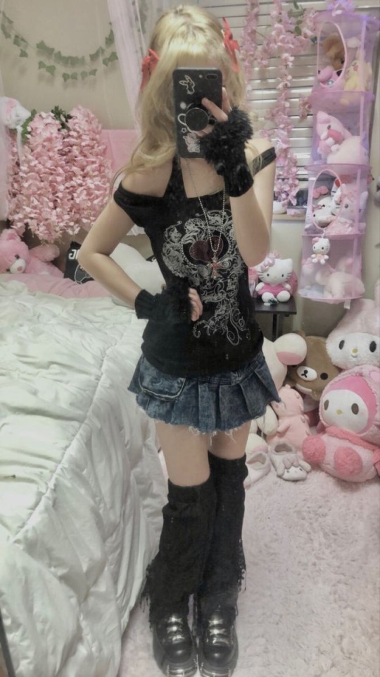 Here Are Some Grungy Outfits