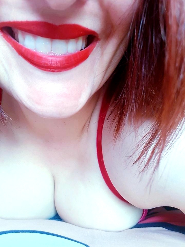 brujitaluni:  Si usted no tiene una sonrisa☺☺☺, te voy a dar un😊 de los
