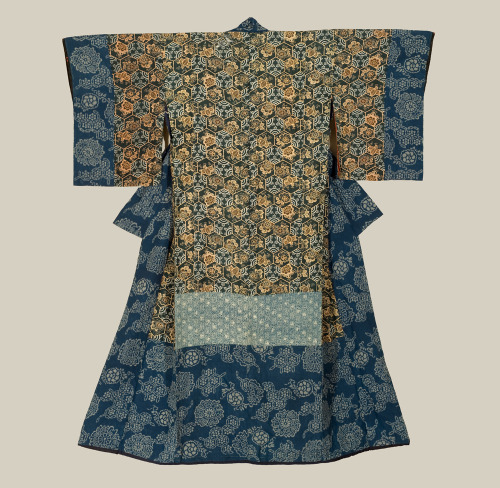 thekimonogallery: A silk inner antique kimono featuring hem fabric patterned using the katazome tech