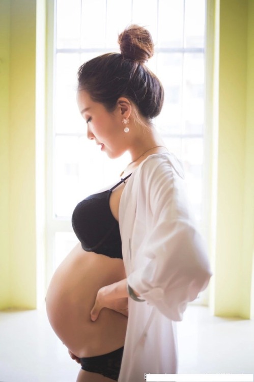 breedingsauce:  bellylove577: Gorgeous gal!! Perfect   Asian women make such adorable mothers. That 