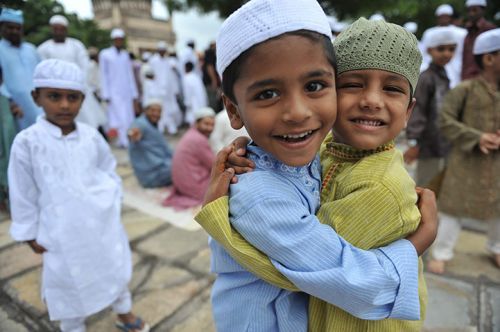 Muslim Children Hug on Eid al-Fitr 1433/2012www.IslamicArtDB.com » Photos » Muslims » Photos of Male Muslims » Photos of Male Muslims Smiling
Originally found on: kaiku-re