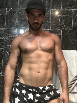 cchhrriisss: a little bit of sun never hurt anybody   IG: chrisxmendez 