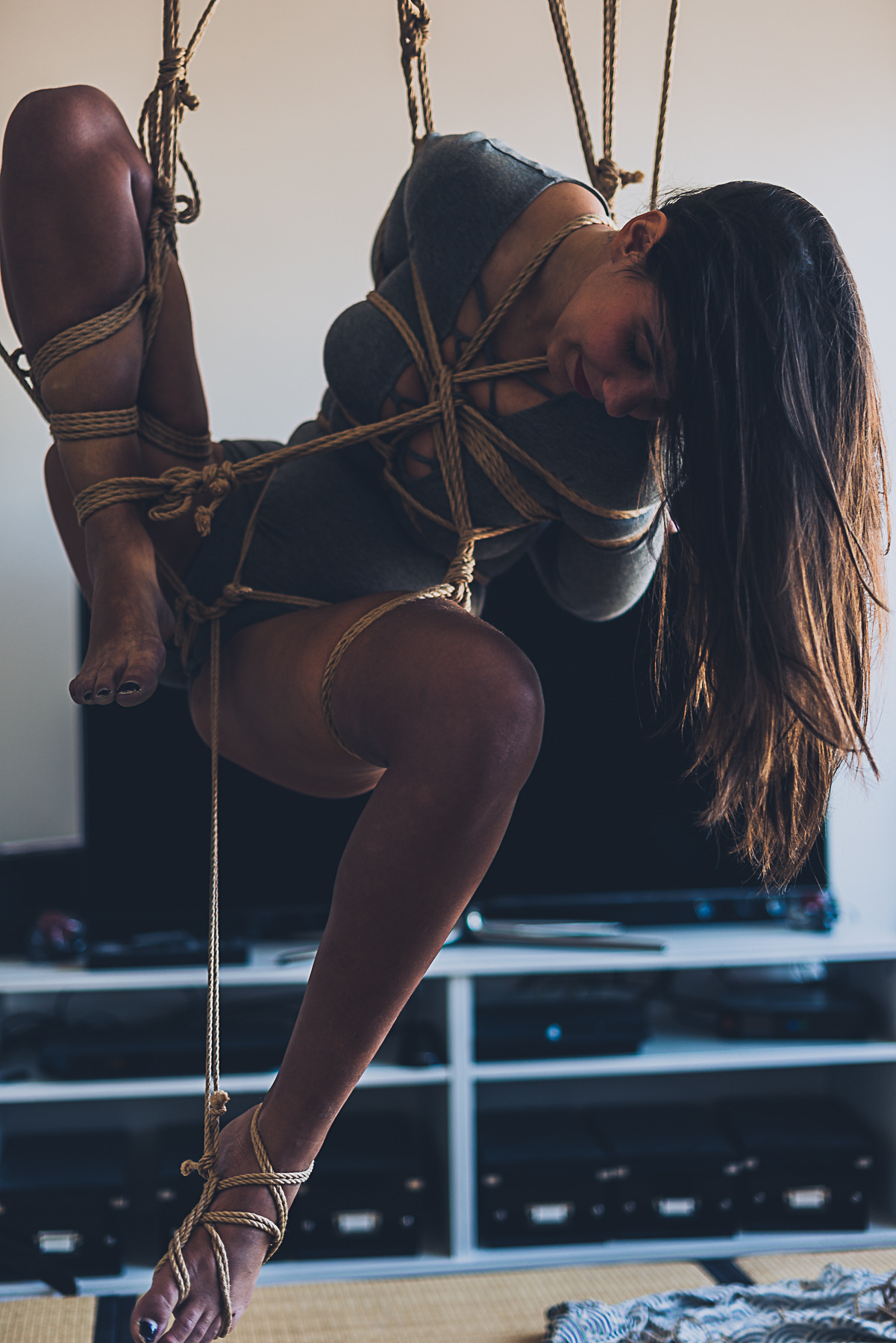 strictly-dirtyvonp: With Chloe Bonds 