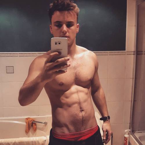 cinemagaygifs:  Parry Glasspool  porn pictures