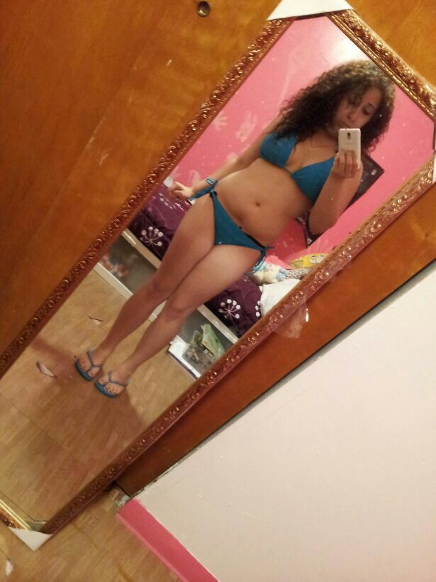 randomnakedwomen:  I’m digging the glasses. 