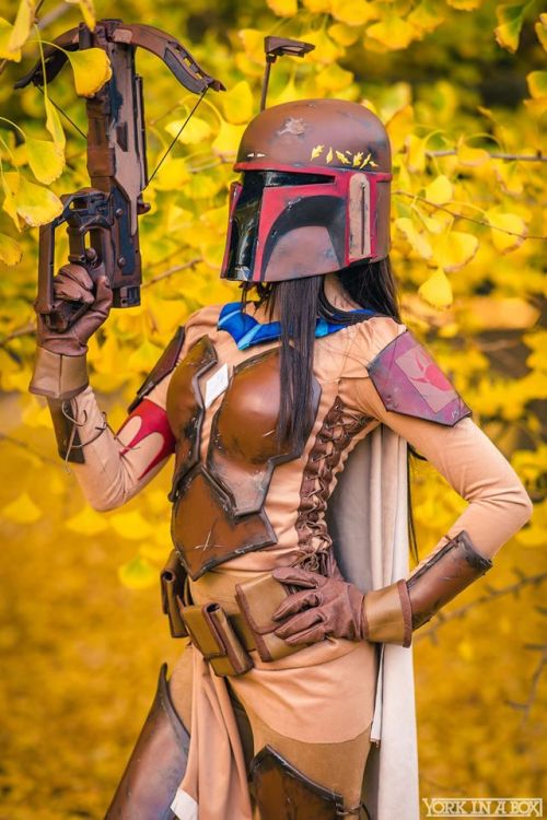 thegreatbigfour: queens-of-cosplay: Disney/Star Wars mashup themed shoot Photographer: York In A Box