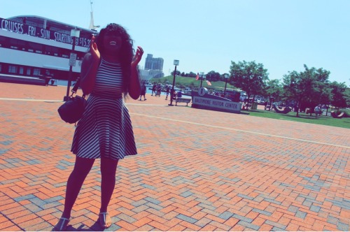 toots-toots: scottyblake91:  toots-toots:  Carefree young ladies, where yall at?! 😊😊🌞  Looks like the inner harbor in Baltimore   That’s exactly where I was! And the aquarium!   You backed it up on donald schaefer lol