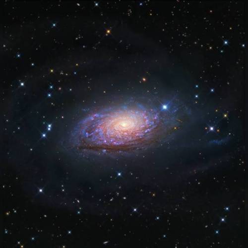 Messier 63: The Sunflower Galaxy #nasa #apod #hubblelegacyarchive #subarutelescope #naoj #messier63 #m63 #spiralgalaxy #ngc5055 #constellation #canesvenatici #thesunflowergalaxy #gas #dust #stars #interstellar #intergalactic #universe #space #science