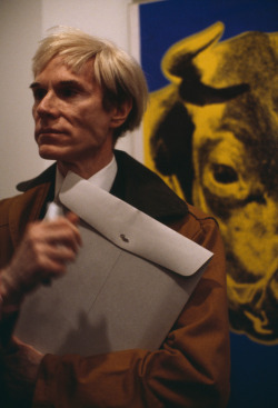 yeuo:  Andy Warhol at an exhibition opening