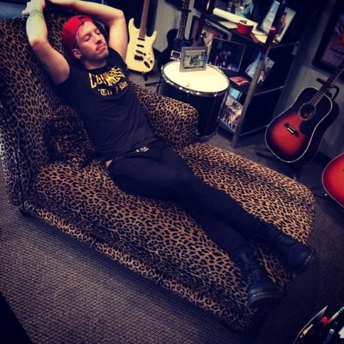 oneanddun:Kyle’s Chaise Lounge ·Josh Dun stopped by for his moment of fame in Kyle’s Chaise Lounge! 