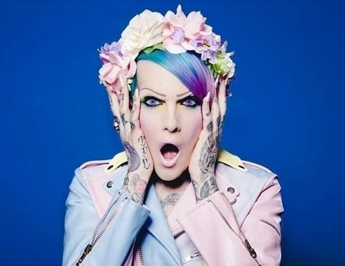 hi-me-the-tacoeating-dinosaur:  Jeffree star a living mannequin