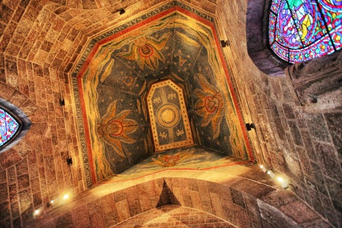 Visitors to Glencairn’s chapel are often captivated by the ceiling, which is covered with an e