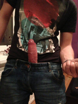 bigczechboy:  Cannot hide in jeans