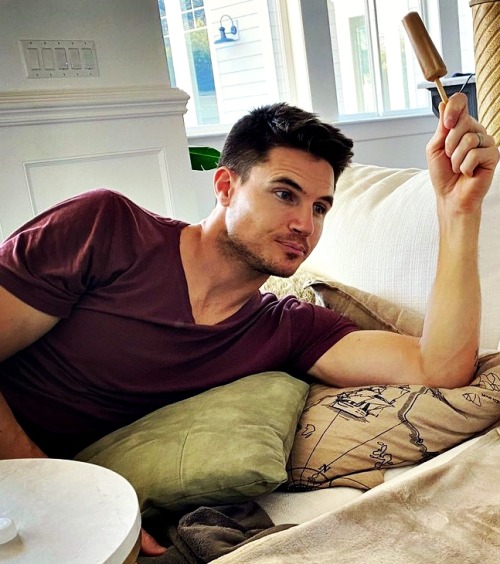 robbie amell