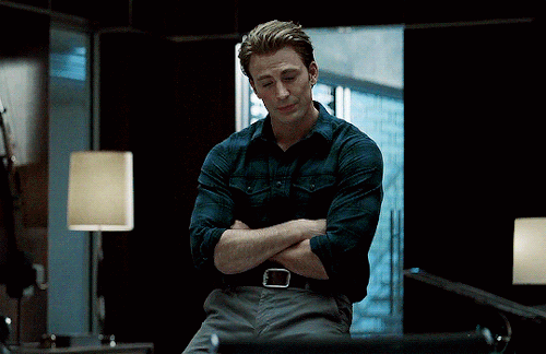 cevanscentral:Body language: During a vulnerable/conflicted situation, Steve seems to cross his arms