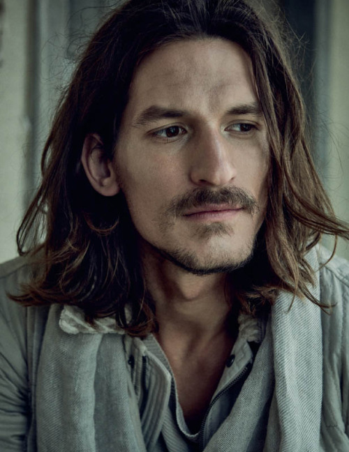revorish:  GQ Portugal  ‘Luz Natural’ featuring Jarrod Scott by  Branislav Simoncik with styling from Jan Kralicek x the April 2016 Issue of GQ Portugal