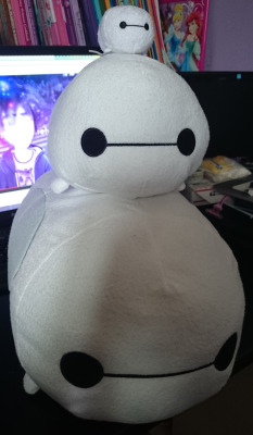 atruehiro:  Got the medium and large Baymax Tsum Tsums yesterday! I bought the small one a few months ago, but I just wanted to complete the picture! 