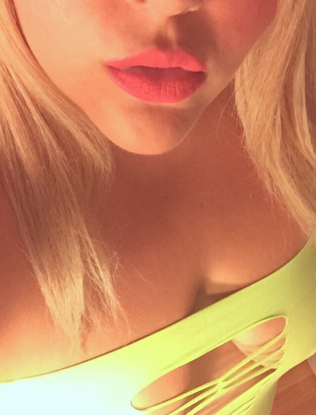 beauty-w-booty:  Admire my lips before you cum on them.  Holy fuck.