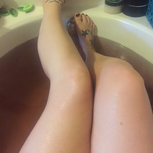 Porn Pics simplee-mee:  Pale legs.   Post op bath time.