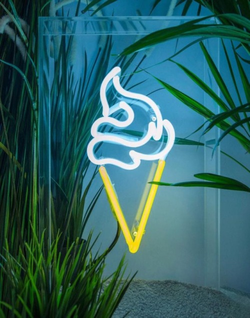 dwnsy:Neon Inspiration