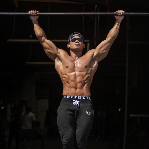 beyondasianmen:  Beautiful #AsianHunk i found on #IG by vipergq Crunch time!  Final fasted cardio session and full body lift tonight then I get to carbup! 😍😍😍. If you are in Vegas this Sunday hit me up to party!  Use for 10% off your entire Aesthetic