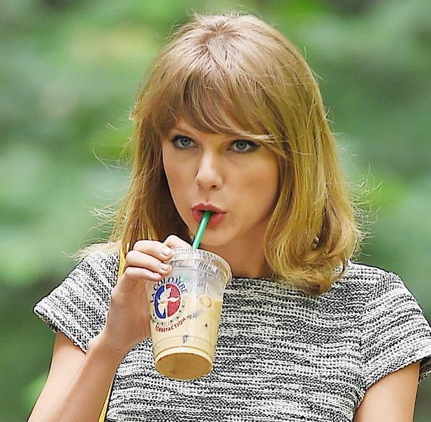 youareinloves:  why does taylor swift always look like she knows all of your secrets