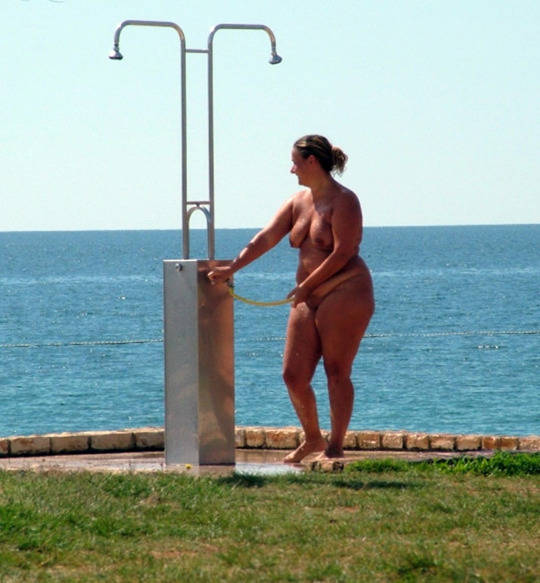 priscillastuff:  Outdoor showers - There is nothing more unnerving than showering