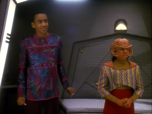 ds9shameblog: ceilingcow: mylittleredgirl:chroniclesofkanarnia:Fashion Icon: Jake Sisko Bus Seat