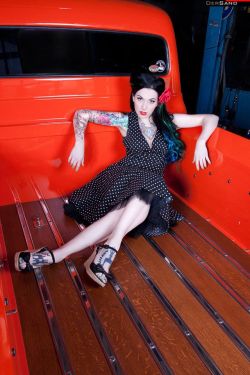 hotrod-pinups:  Pinups And Hotrods http://bit.ly/1744eHp