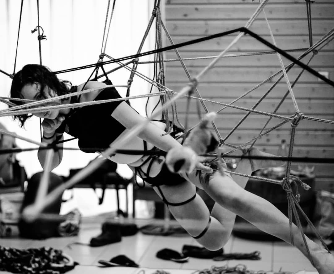 the-bea-triss:  Caught in a spider web. Photo and rope on me by @louarn_rous, web