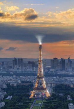 unwrittennature:   Eiffel Tower  Rilind H
