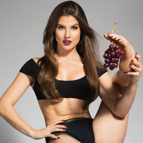 celebs-feet: Amanda Cerny