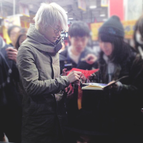salapaofiles:   ワ ン オ ク TORU and TAKA at 渋 谷 タ ワ レコ！ 
