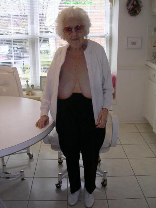 jimbo1-love:  Give us a call, I’ll be round later…yummy