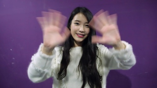 iumushimushi:[CAPS] IU(아이유) 영상회 ‘CHAT-VIEW’ behind