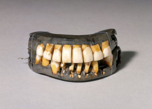 fuckyeahstellapeach: afrodiaspores: George Washington’s dentures, ca. 1780s More than his teet