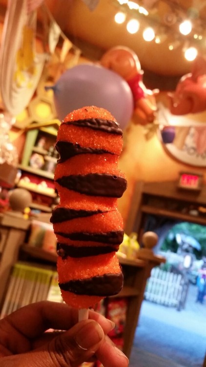 Disney food! Dessert style ;DMatterhorn Macaroon (Jolly Holiday), Tigger Tail (Pooh’s Corner), Icecr