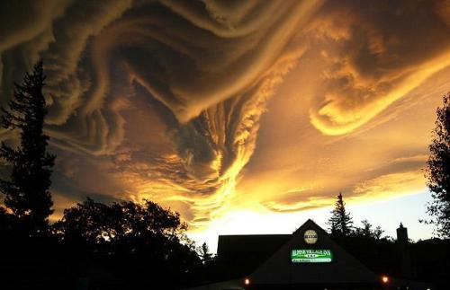 ASPERATUS CLOUD FORMATION, NEW ZEALAND Asperatus (aka undulatus asperatus) cloud formations are very