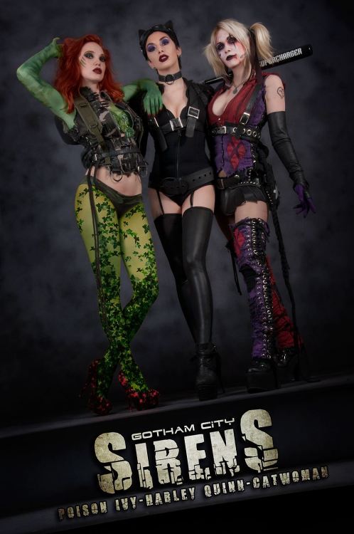 Cosplay: Poison Ivy, Catwoman &amp; Harley QuinnModel/Cosplayer: Marueuge (Poison Ivy), Johanna Gara