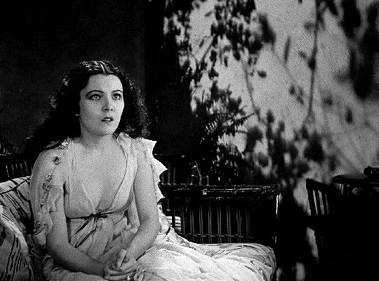 countess-zaleska: Lupita Tovar in Drácula (1931) dir. George Melford https://painted-face.com/
