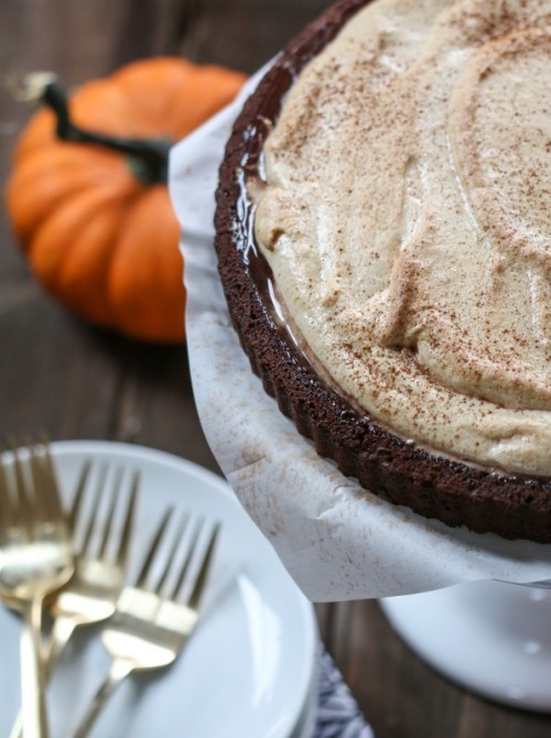 foodffs:  Hot Cocoa Brownie Cake with Pumpkin Marshmallow Frosting Really nice recipes. Every hour.