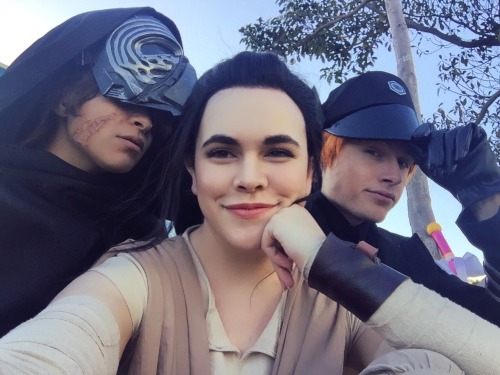 commandercait: “I just want one good picture of the three of us where no one is covered in blo