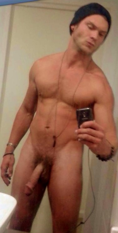 2sthboiz:  JAMIE FROM AUSTRALIA BIG BROTHER TV SHOW SHARES HIS SELFIES ;-)