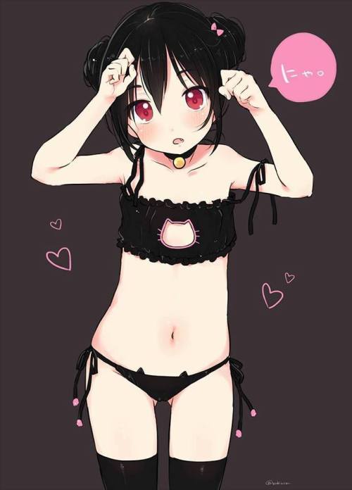 Cat keyhole bra setThese are everywhere and i’m loving it 