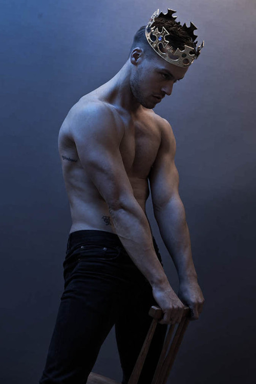 chriscruzism:  Photographer Darren Black captures an artsy session featuring striking dancer, choreographer & model Jason Beitel.