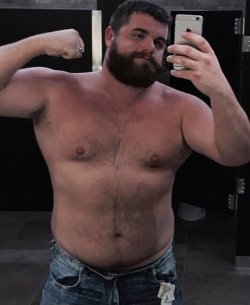 bear-hairy:Déjanos tu comentario 🐻. Rebloguea y comparte el contenido si te gustan las fotos. #Bear_Hairy