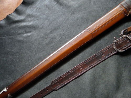  Presenting my latest completed commission; a longsword scabbard for the Albion Crecy. Colored in my