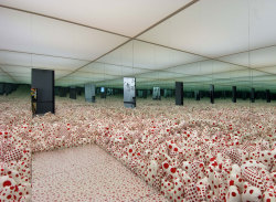 coolthingoftheday:  Artist Yayoi Kusama creates incredibly intricate mirrored rooms filled with unusual objects, called her Infinity Room series. 