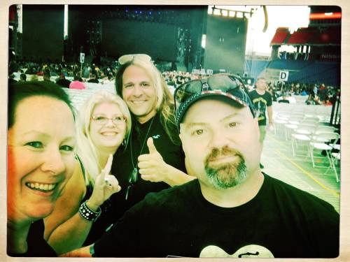 <p>Getting ready for @chrisstapletonofficial to go on before @gunsnroses with our friends Steve and Joan - it’s a beautiful night in #nashville for some nostalgia… Raise your hand if your high school basketball team hit the court to #welcometothejungle ✋🏻 (at Guns N’ Roses Not in This Lifetime at Nissan Stadium, Nashville, TN)</p>