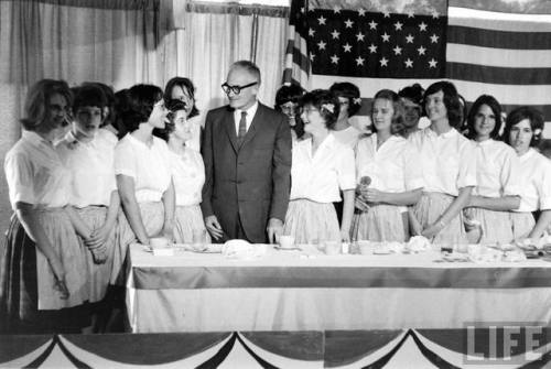 Sen. Barry Goldwater meets some supporters(John Loengard. 1963)